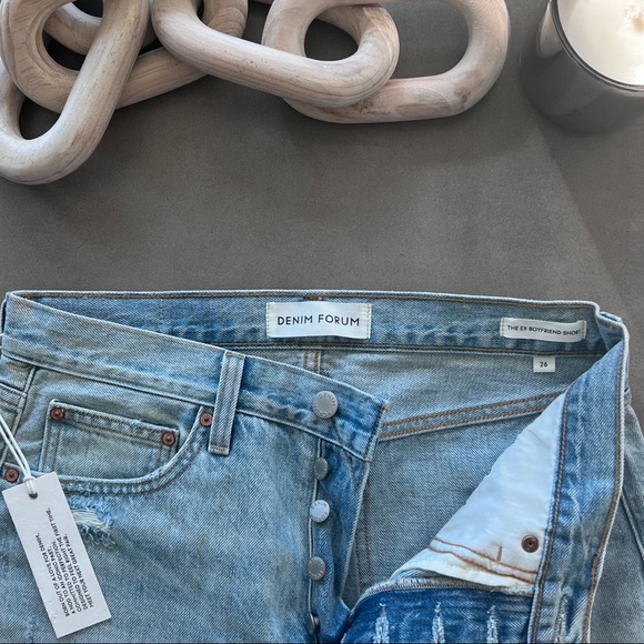 ARITZIA “The ex boyfriend short” 26 - Picture 2 of 3